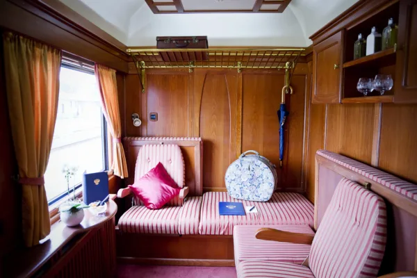 Deluxe Class 2 - golden eagle danbue express - Matthew Jackson