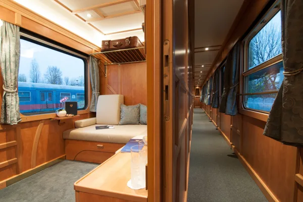 Superior Deluxe cabin 3 - golden eagle danbue express - Matthew Jackson